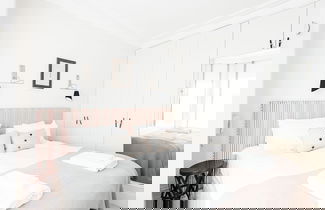 Photo 2 - Retreat to a Stylish Flat in Chelsea