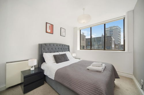 Photo 7 - 2 Bed Cozy Apartment in Central London Fitzrovia with WiFi