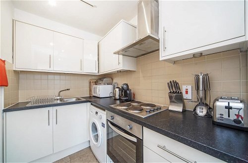 Photo 15 - 2 Bed Cozy Apartment in Central London Fitzrovia with WiFi