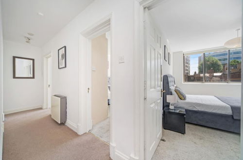 Photo 5 - 2 Bed Cozy Apartment in Central London Fitzrovia with WiFi