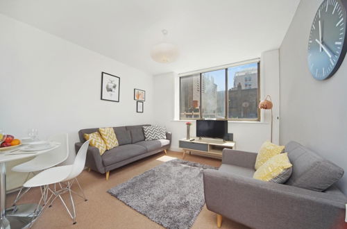 Photo 16 - 2 Bed Cozy Apartment in Central London Fitzrovia with WiFi