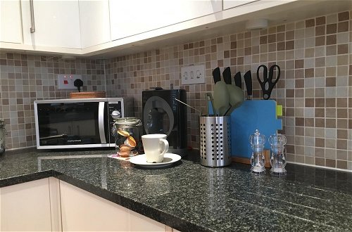 Photo 12 - 2 Bed Cozy Apartment in Central London Fitzrovia with WiFi