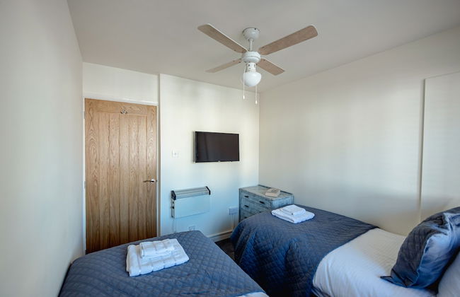 Luxury 2 Bed Room Lake View Apt Bowness Parking - Foto 3