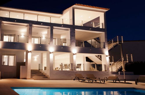 Foto 49 - Luxury villa with heated pool