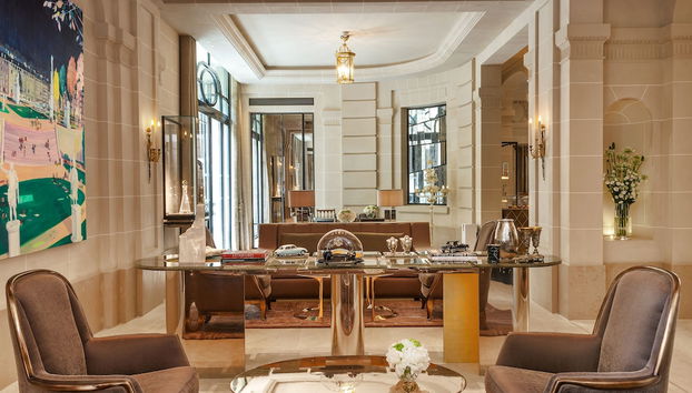Lobby lounge