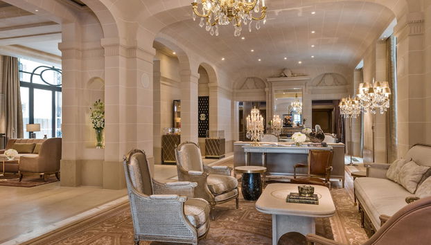 Lobby lounge