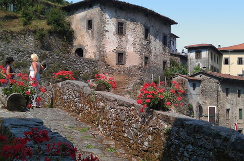 Foto 39 - Beautiful Cottage in Pescia with Hot Tub