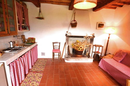 Photo 7 - Vintage Cottage in Pescia with Hot Tub