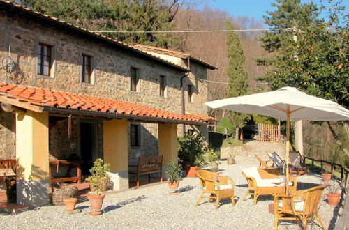 Photo 29 - Vintage Cottage in Pescia with Hot Tub