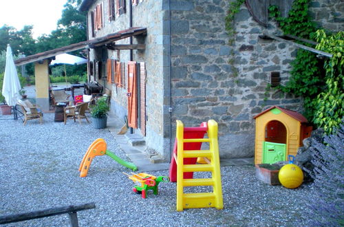 Photo 18 - Beautiful Cottage in Pescia with Hot Tub