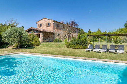 Photo 1 - Beautiful 5-bed Villa in Cortona, Private Pool