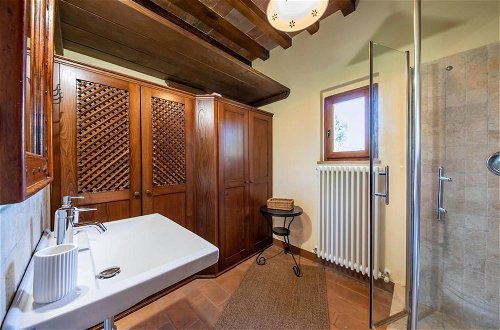 Foto 21 - Beautiful 5-bed Villa in Cortona, Private Pool