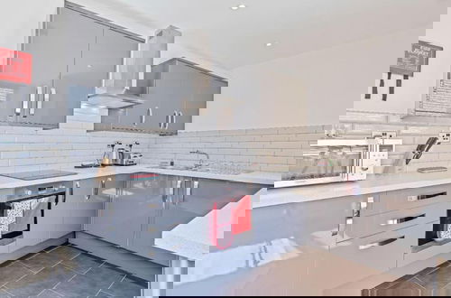 Foto 28 - Urban Heights - two Bedroom two Bathroom Loft Style Apartment - Fast Wifi