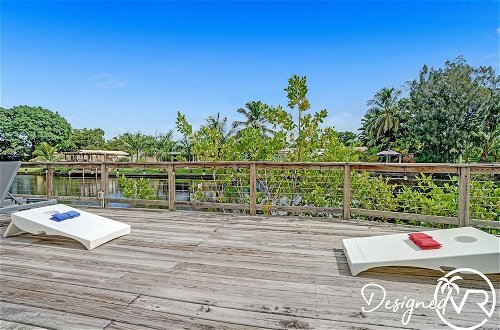 Foto 32 - Stunning Waterfront 3BR with Heated POOL