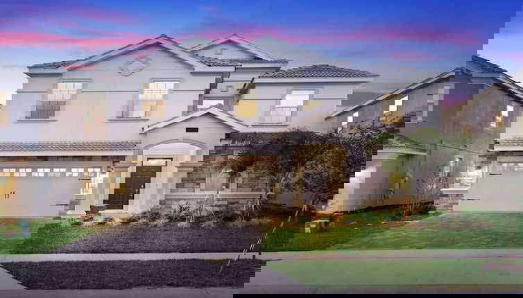 Foto 1 - Greenview 8BR Home Private Theater Pool/spa/games