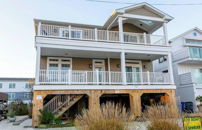 Read Avenue 116 - Photo 1