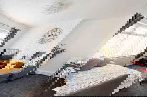 Foto 3 - 1 Bed-sleeps 4-free Parking-30 Min to Central Ldn