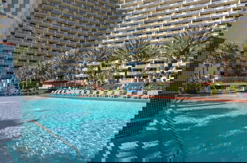 Foto 24 - Beachfront Condo: Gulf & Poolside Fun!