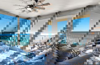 Foto 1 - Beachfront Corner Unit w/ Wrap-around Balcony, Close to Attractions!