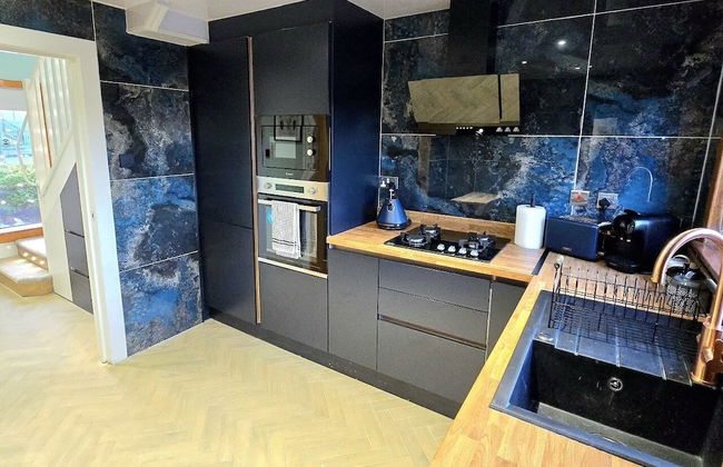 Quirky 2-Bed with Free Parking - Foto 3