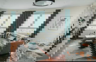 Photo 1 - Chic Metro-side Apartment
