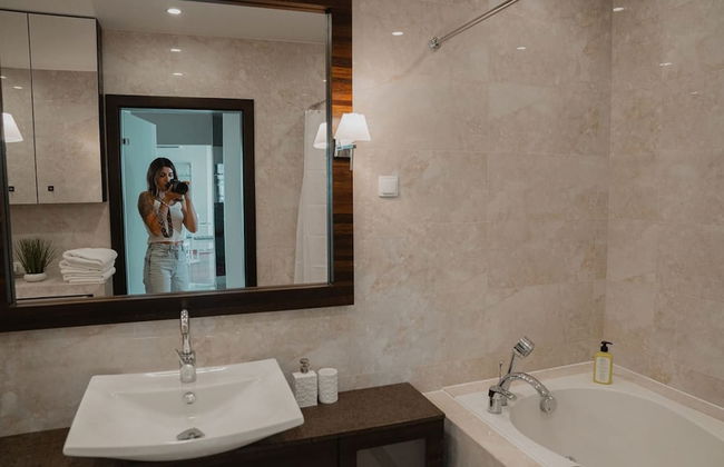 Chic Metro-side Apartment - Foto 13