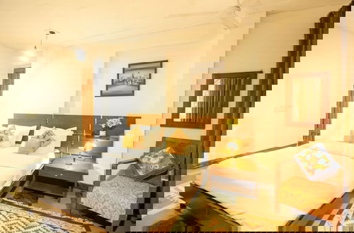 Photo 9 - Opulent Antique 6BR Villa in Gurugram