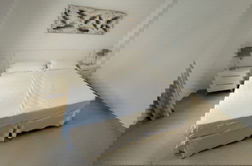 Photo 11 - Apartamentos Royal Suites by Croma