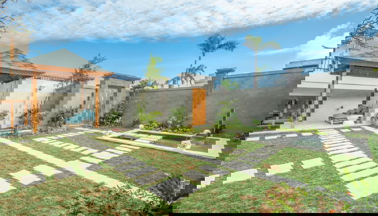 Foto 1 - Breeze Opulent 6 BR in With Ocean View 5 Mins to Savaya