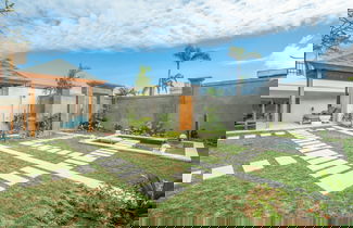 Foto 1 - Breeze Opulent 6 BR in With Ocean View 5 Mins to Savaya