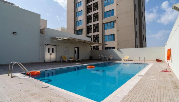 Piscina no piso superior