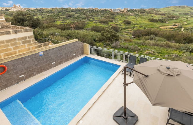 Magnifica Gozitan Villa Pool And Jacuzzi - Photo 25