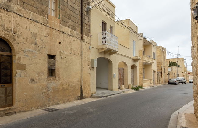 Magnifica Gozitan Villa Pool And Jacuzzi - Photo 38