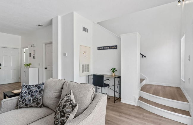 Amazing 3BR 2BA Townhome With Lake View at Terra Verde! - Foto 5