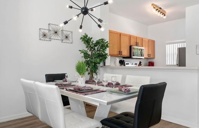 Amazing 3BR 2BA Townhome With Lake View at Terra Verde! - Foto 1