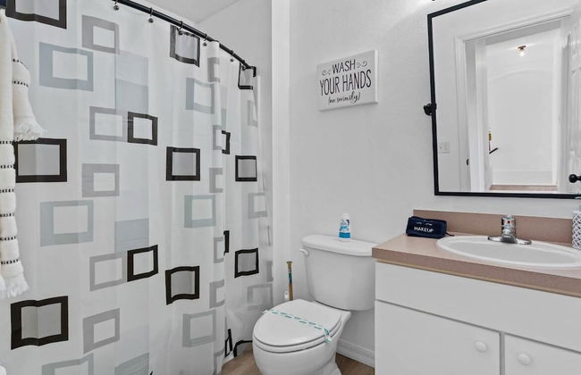 Amazing 3BR 2BA Townhome With Lake View at Terra Verde! - Foto 13