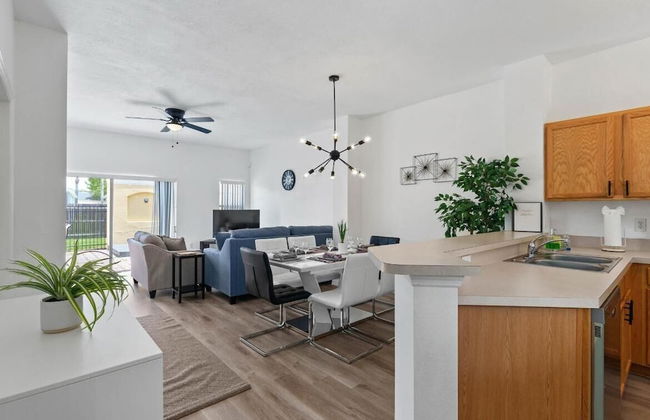 Amazing 3BR 2BA Townhome With Lake View at Terra Verde! - Foto 2