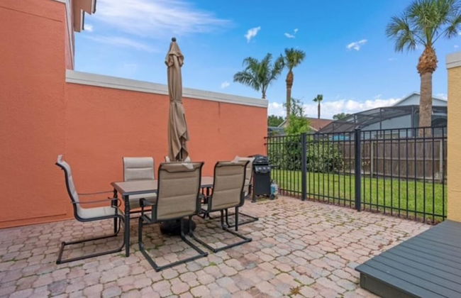 Amazing 3BR 2BA Townhome With Lake View at Terra Verde! - Foto 19