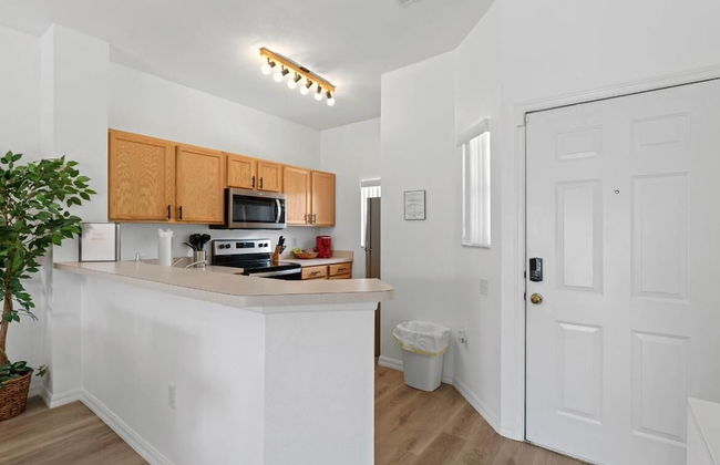 Amazing 3BR 2BA Townhome With Lake View at Terra Verde! - Foto 7