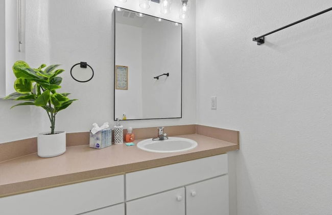 Amazing 3BR 2BA Townhome With Lake View at Terra Verde! - Foto 15