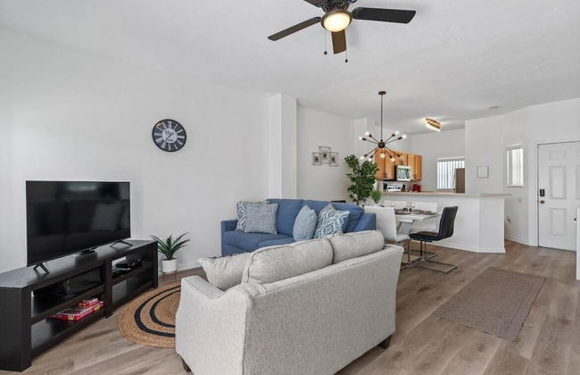 Amazing 3BR 2BA Townhome With Lake View at Terra Verde! - Foto 4