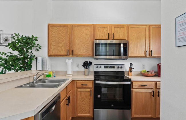 Amazing 3BR 2BA Townhome With Lake View at Terra Verde! - Foto 8