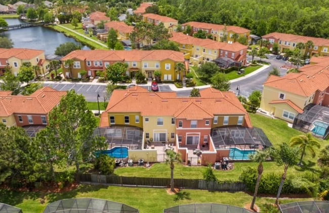 Amazing 3BR 2BA Townhome With Lake View at Terra Verde! - Foto 26