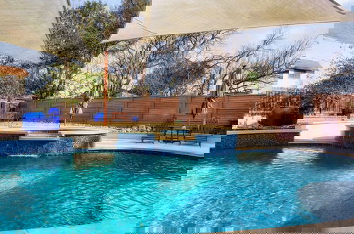 Foto 16 - Luxury 5-Bedroom Stay W Pool Spa Grill