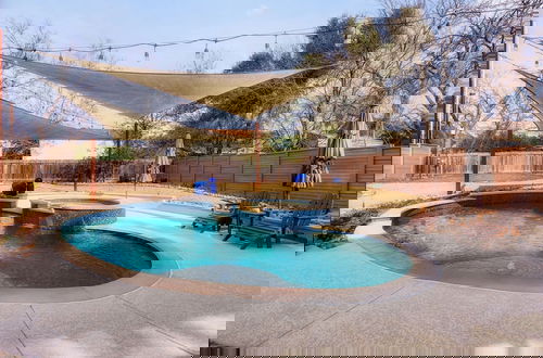 Foto 15 - Luxury 5-Bedroom Stay W Pool Spa Grill