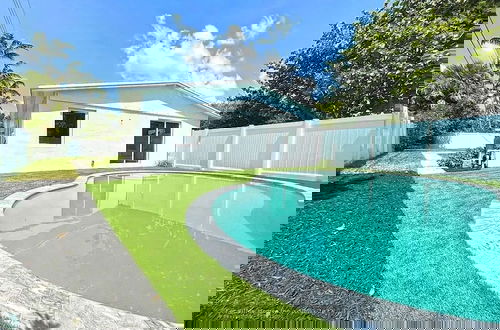 Foto 15 - Chic 3BR 2BA Getaway With Private Pool Oasis