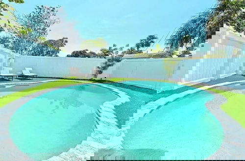 Foto 14 - Chic 3BR 2BA Getaway With Private Pool Oasis