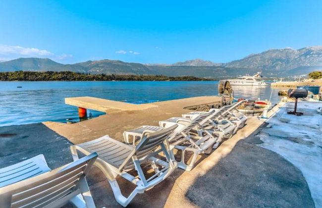 Beachfront Escape Steps From the Crystal-clear Sea - Foto 18