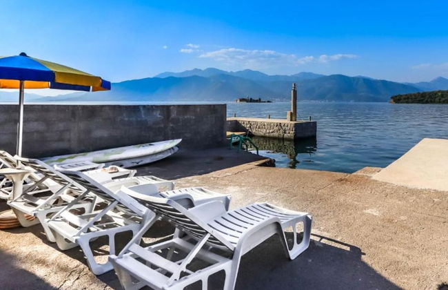 Beachfront Escape Steps From the Crystal-clear Sea - Foto 19