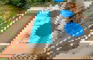 Foto 1 - Tranquil Retreat With Private Pool in Lustica Bay